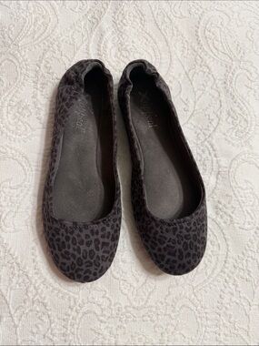 Xappeal Charcoal/Black Leopard-Print Ballet Flats Size 6